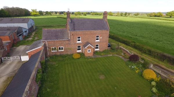 Farmhouse and outbuildings to let in Overton, Wrexham 